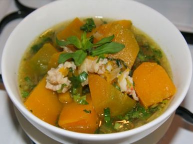 Canh bí đỏ nấu tôm Canh bí đỏ nấu tôm