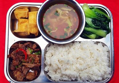 Cung Cấp Suất Ăn Công Nghiệp Tại KCN Sóng Thần 2 – Giải Pháp Thiết Yếu Cho Doanh Nghiệp