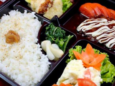 Một suất ăn công nghiệp đầy đủ dinh dưỡng